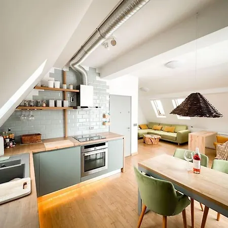 Le Crib * بوخارست
